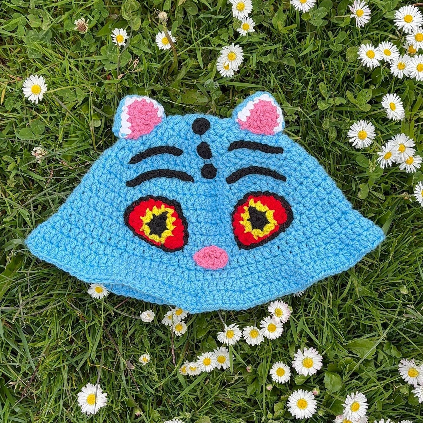 Derpy the Tiger Bucket Hat with Attachable Magpie Amigurumi | Made to Order